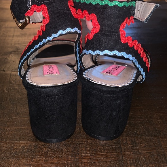 NWOT Betsey Johnson Faraah Multi colored block heel - Picture 4 of 6